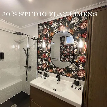 Апартаменты Jo's Flat Limens